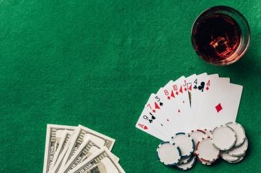 Dealer settling the winning hand